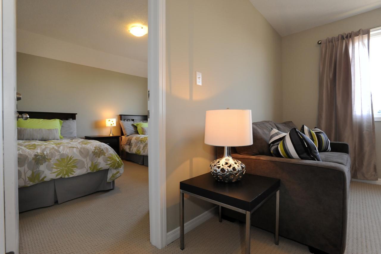 קיטצ'נר Boardwalk Homes - Executive Guest Rooms & Townhomes חדר תמונה