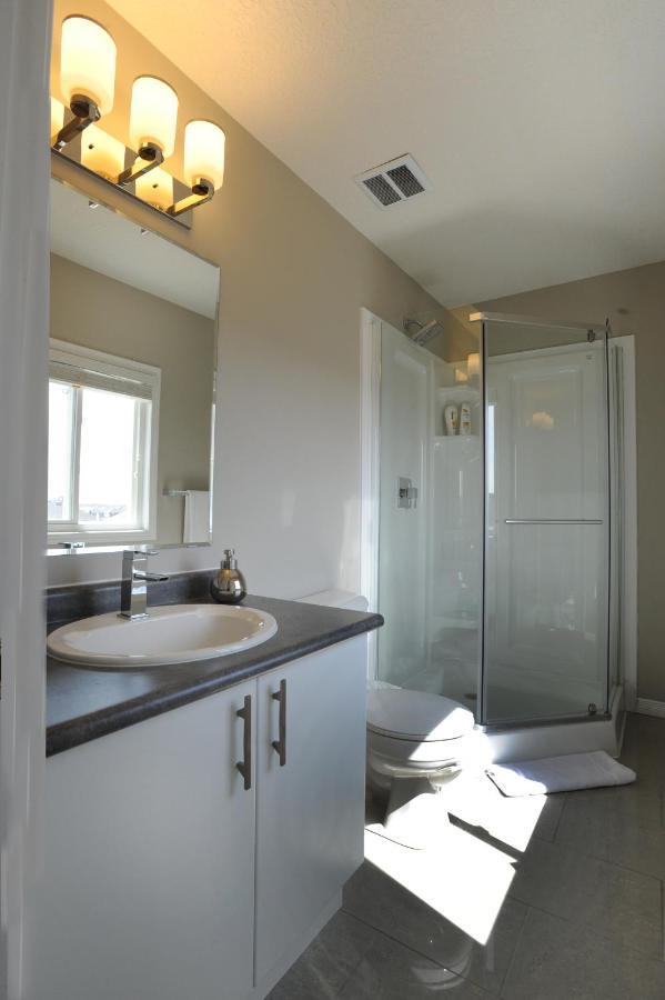 קיטצ'נר Boardwalk Homes - Executive Guest Rooms & Townhomes חדר תמונה